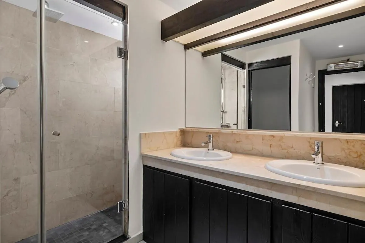 3 Habitaciones En Puerto Banus Marbella Spain